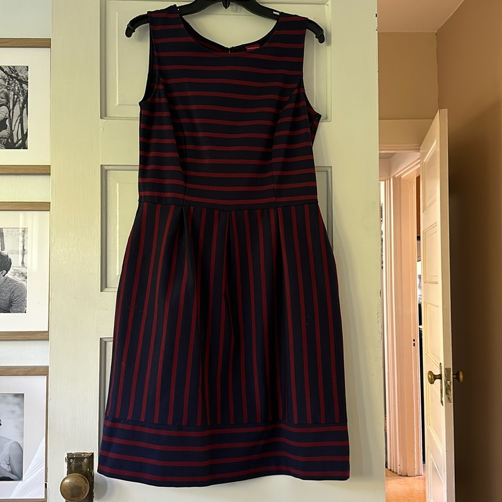 Navy and red striped sleeveless dress - M